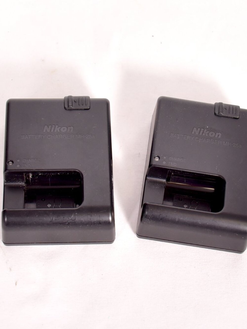 2 Nikon MH-25 Black Battery Charger for Nikon Cameras No Plug